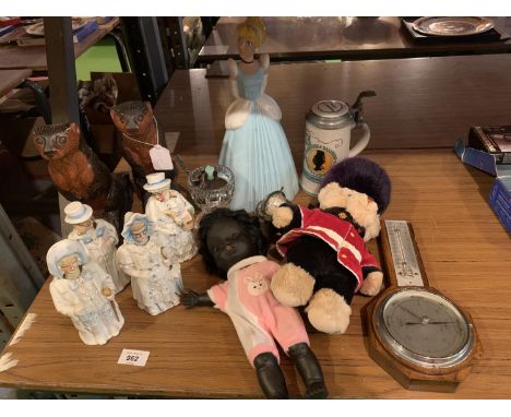 A SELECTION OF ITEMS TO INCLUDE A CINDERELLA MONEY BOX, A BAROMETER AND A NUMBER OF CERAMIC FIGURES 