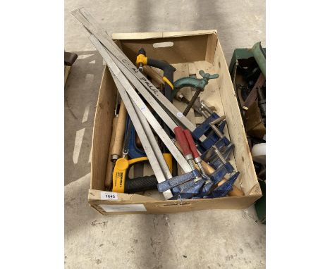 AN ASSORTMENT OF TOOLS TO INCLUDE SASH CLAMPS, G CLAMPS AND LATHE TOOLS 