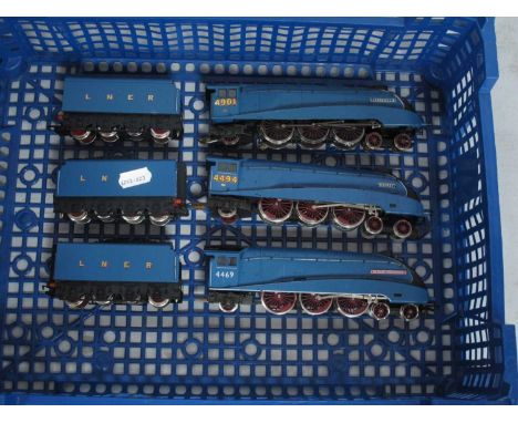 Three Hornby 'OO' Gauge/4mm Unboxed Class A4 4-6-2 Tender Steam Locomotives, L.N.E.R blue, comprising 'Sir Ralph Wedgwood' R/