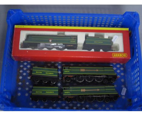 Two Hornby (China) 'OO; Gauge/4mm Unboxed 4-6-2 Class SR BB/WC "Golden Arrow" steam tender locomotives, BR malachite green R/