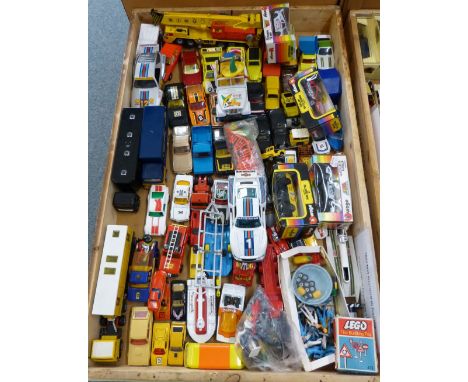 A tray of mainly loose die cast and figures by Corgi, Matchbox, Siku, etc.