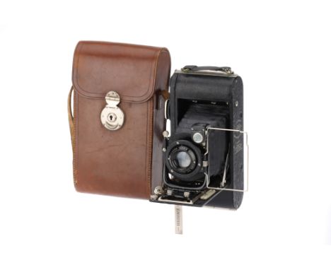 An Ensign Auto-Speed Camera,1932, black, serial no. F7799, with Aldis Uno Anastigmat f/4.5 4" lens, black, body, VG, shutter 