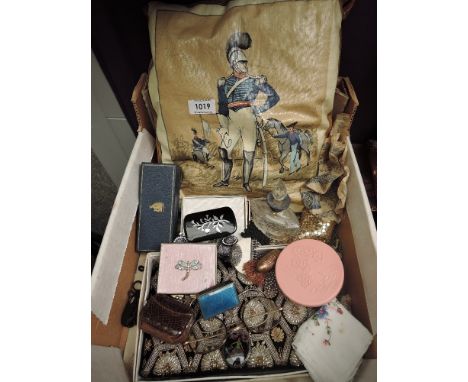 A mixed lot of vintage and antique items to include metallic detailed evening bag, perfume bottle, hunting themed cushion, gl
