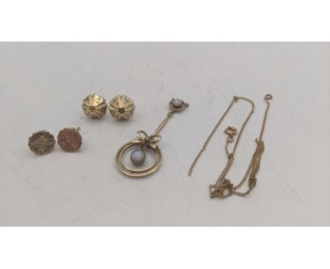 Mixed 9ct gold and a pair of yellow metal stud earrings having floral engraved detail, together with a 9ct yellow gold and op