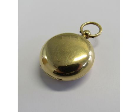 A Victorian marked 18ct gold sovereign case of circular plain form with fob loop. Case diameter 3cm. The inside case, coin ho