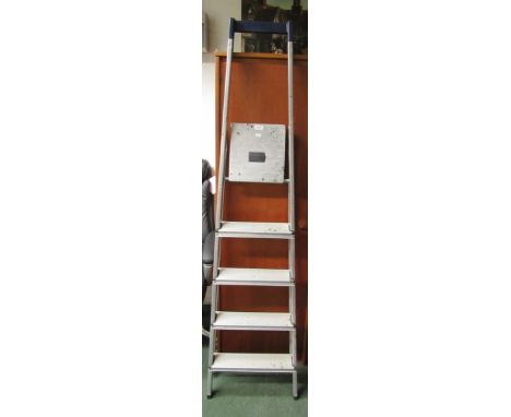 An aluminium step ladder (Hailo Holby Step 8925)