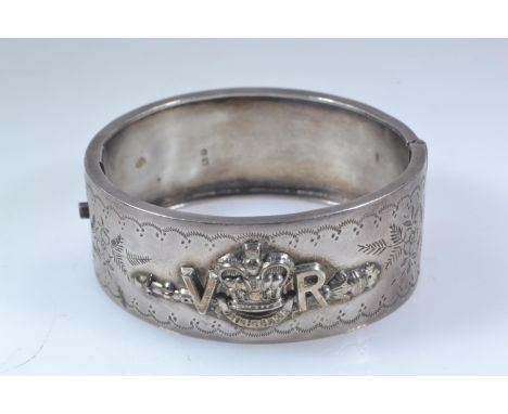 Victorian jubilee hinged silver bangle, hallmarked Birmingham 1886, diameter 60mm, 29.4 grams 