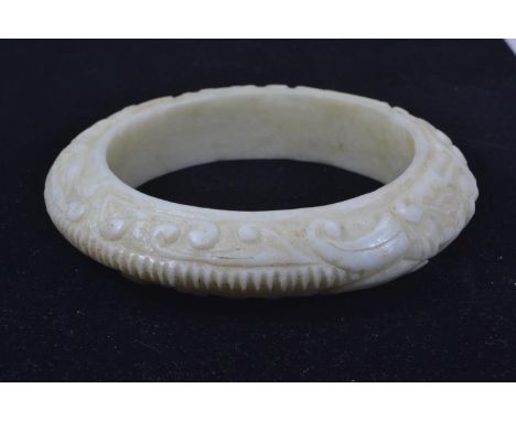 Hardstone bangle, possibly white jade, beautifully carved detail around circumference of the bangle, inner diameter 73mm, 158
