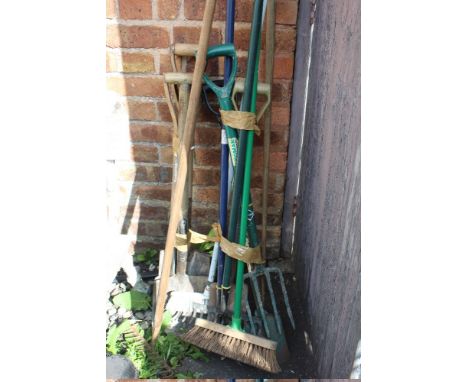 A SELECTION OF GARDENING TOOLS ETC