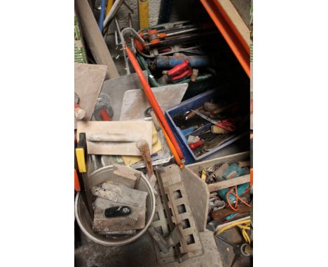 A QUANTITY OF TOOLS AND PARTS ETC TO INCLUDE HAND TOOLS, PLASTERING ITEMS ETC