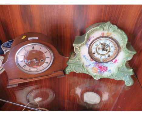 A VINTAGE FLORAL CERAMIC MANTEL CLOCK, TOGETHER WITH AN OAK CASED SMITHS EXAMPLE (2) 