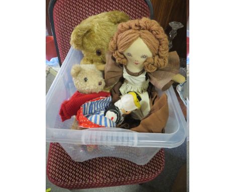 A COLLECTION OF VINTAGE TEDDY BEARS ETC. TO INCLUDE A VINTAGE HINGED CHAD VALLEY EXAMPLE 