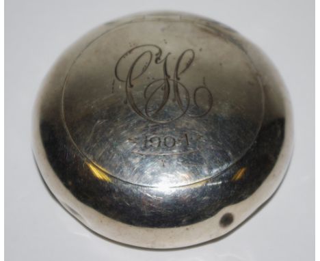 An Edwardian silver circular squeeze-action snuff box, Henry Matthews, Birmingham 1903