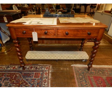 A Victorian mahogany writing desk, fitted two short drawers, having tapered barley twist legs. H: 77cm  W: 202cm D: 60cm