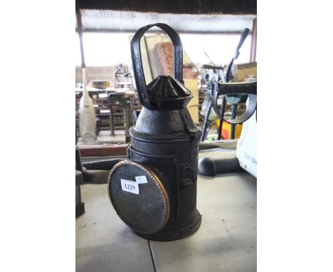 A vintage railway signal lamp (99)