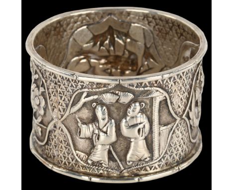 A Chinese export silver napkin ring, with aperture decoration, maker's marks WA, circa 1900, diameter 5cm, 1ozNo damage or re