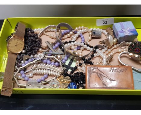 TRAY OF MISCELLANEOUS COSTUME JEWELLERY INCLUDES WRISTWATCHS AND SIMULATED PEARL NECKLACES ETC