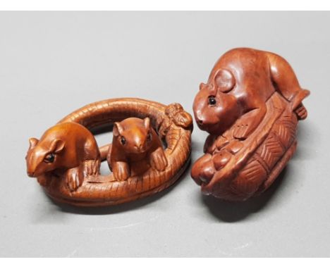 2 VINTAGE JAPANESE HAND CARVED WOODEN NETSUKE FIGURES MICE