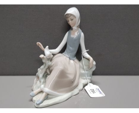 LLADRO 4460 GIRL SHEPHERDESS WITH DOVE BIRD MINT CONDITION
