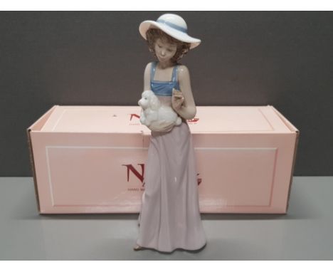 NAO BY LLADRO FIGURE 1157 PAMPERED POODLE WITH ORIGINAL BOX