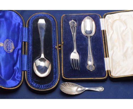An Edward VII silver two-piece christening set, by V.W. Fletcher & Sons Ltd., Sheffield 1904, in fitted case, beaded design t