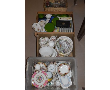 Ceramic items, to include: a Royal Albert 'Lady Carlyle' plate; a Royal Worcester 'Evesham' pattern bowl; Shelley tea cups an