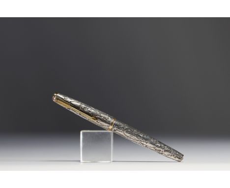 Parker penholder for Boucheron in silver, gold and moonstone, â€˜barkâ€™ motif. Normal wear - Weight: 41 g - Shipping availab