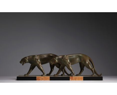 â€˜Couple of panthersâ€™ Art Deco sculpture in patinated regula on marble base, circa 1930. Normal wear - Weight: 0 g - Shipp