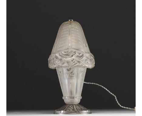 J. ROBERT (XX) - Art Deco lamp in pressed moulded glass with geometric floral decoration, foot in nickel-plated bronze, circa
