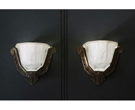 Pair of Art Deco pressed moulded glass sconces with geometric motifs and silvered bronze mount, circa 1930. Normal wear, one 