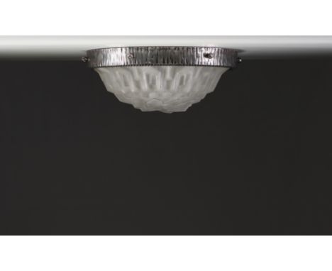 DEGUE, David GUERON (1892-1950) - Art Deco ceiling light in stylised pressed moulded glass and forged metal frame, circa 1930