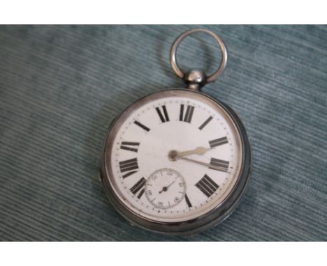 A HALLMARKED SILVER OPEN FACED MANUAL WIND POCKET WATCH - CHESTER 1900, Dia 5.5 cm