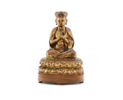 Lama, wohl Tibet 15. Jh.Bronze, vergoldet. Auf Lotosthron im Mönchs- gewand m. Kopfbedeckung, Hände im dharmachakra mudra. Bo