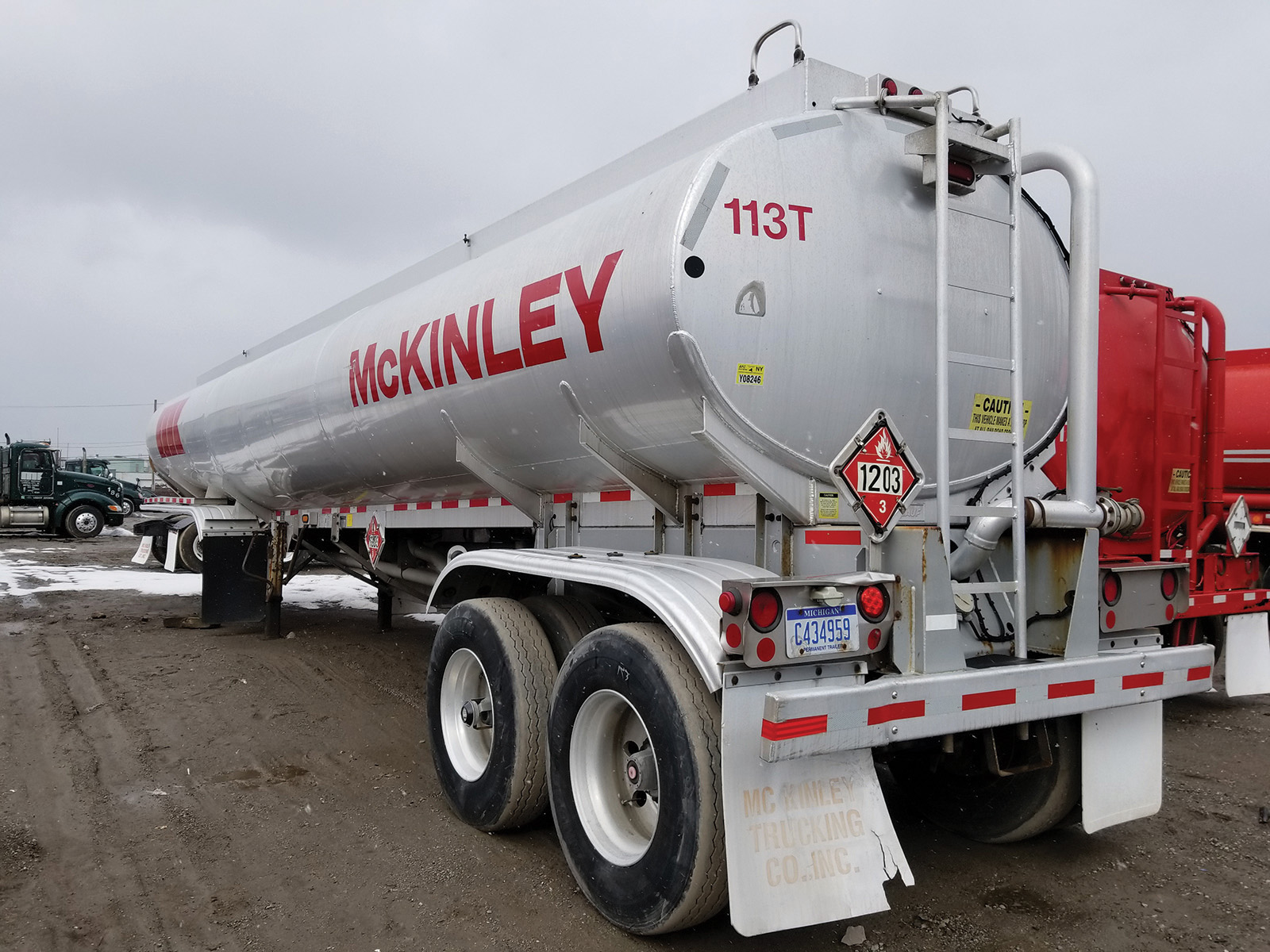 2000 FRUEHAUF T/A TANKER TRAILER, 9,200 GALLON CAPACITY, 4 COMPARTMENT