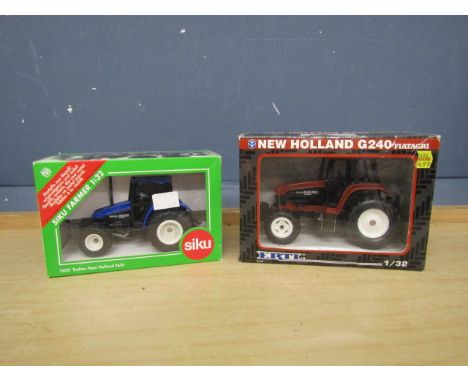 Boxed Siku 1:32 scale die-cast New Holland traktor 5635 and ERTL New Holland G240 Fiatagri tractor. Model No's 324 and 2652