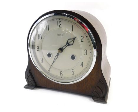 A 1950s Smith's oak cased mantel clock, with silvered dial, 20cm high. 