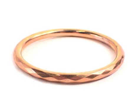 A George V hammered 9ct gold bangle, 8cm diameter, maker HG&amp;S, Chester 1924, 11.8g. 