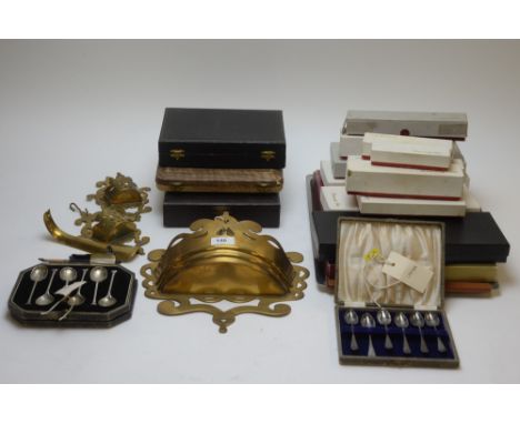 Two boxed sets of sterling silver teaspoons; together with three further boxed sets of silver-plate spoons; boxed Community p