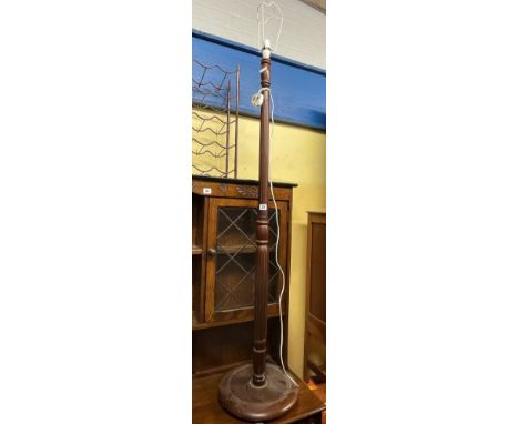 FLUTED COLUMN LAMP STANDARD 