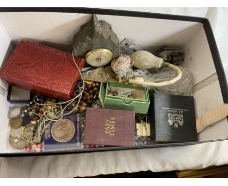 BOX OF LADIES DRESS WATCHES, CERAMIC PATCH BOX, BEADS, ROYAL COMMEMORATIVE CROWN AND A 1935 CROWN AND VARIOUS ROCK SAMPLES