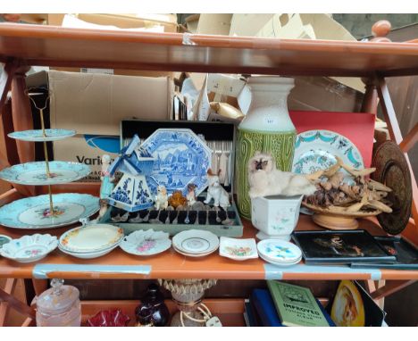 Shelf of collectables includes retro vase , drift wood style fish sculpture and cake stand etc. 