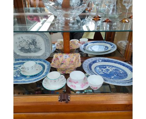 Shelf of collectables oriental themed platter , chintz planter etc. 