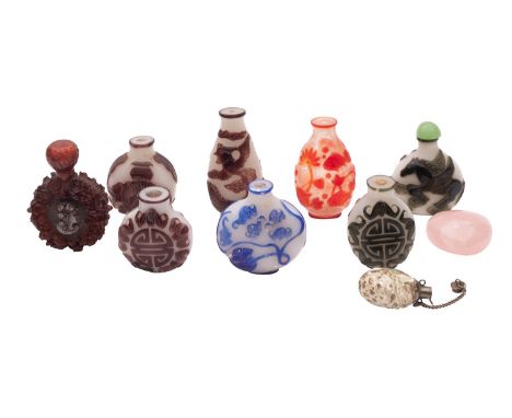 A group of seven Chinese overlay glass snuff bottles in blue, aubergine, green and red overlay, 20th century, 6-8cm; together
