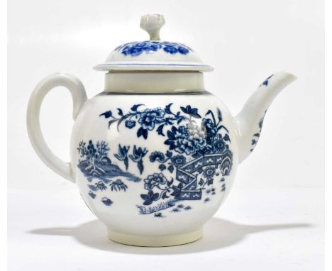 An 18th century Worcester blue and white teapot and cover, the teapot decorated with the 'Fence' pattern, height 14cm (2).Con