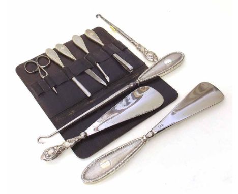 Silver handled manicure set, two shoe horns, two button hooks. Condition report: see terms and conditions.