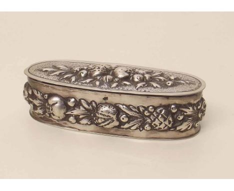 Continental silver snuff box. Condition report: see terms and conditions.