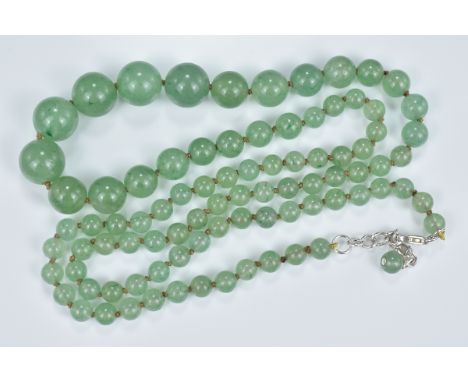 A graduated pale celadon jade bead necklace with eighty-eight beads with a silver 925 clasp. Bead size approx. 5-13mm. Total 