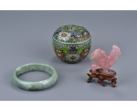 A Chinese jade bangle together with a rose quartz figure of a chicken on wooden stand with a cloisonne enamel box and cover. 