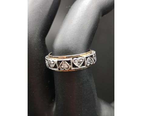 Vintage 9ct gold, silver ring set with heart design with stones. 3 grams. 