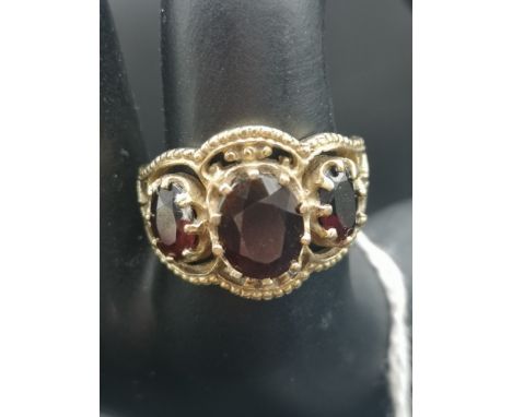 Beautiful 9ct Gold Ring  With Early Setting 3 Garnets 4.8 G 